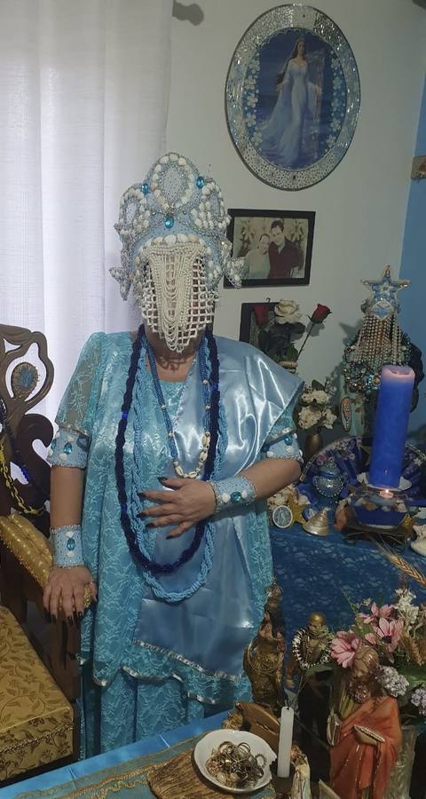 Oferenda preparada para Iemanjá ao ar livre