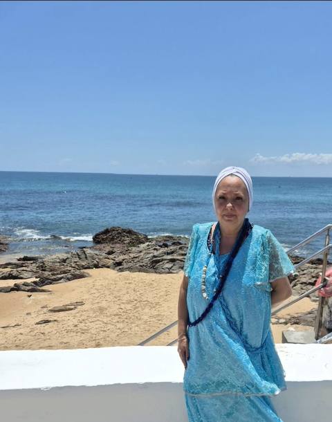 Mãe Dalva à beira-mar, terra de Iemanjá